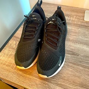 Womens Air Max 270. Size 10